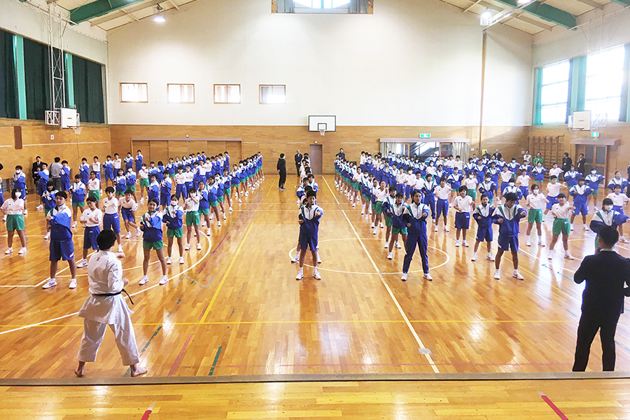 You are currently viewing 静岡県富士宮市の中学校で「空手道教室」を開催