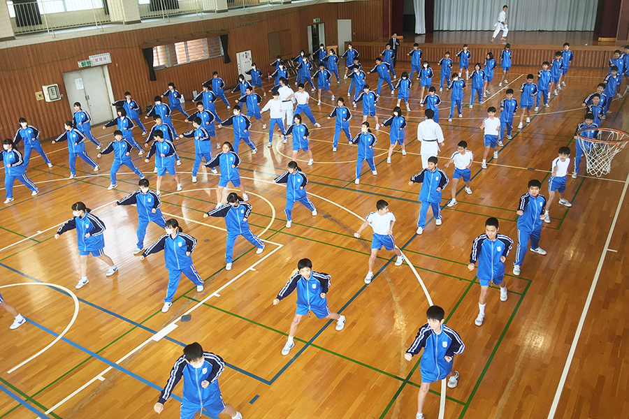 You are currently viewing 栃木県足利市の中学校で空手道体験授業