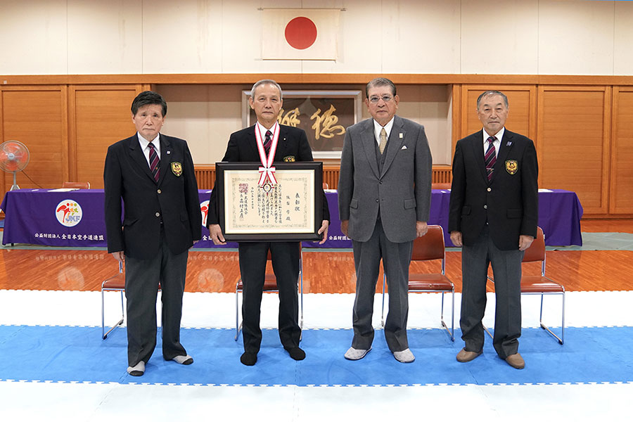 You are currently viewing 全日本空手道連盟常任理事・阪梨學氏　令和元年度武道功労者表彰受章