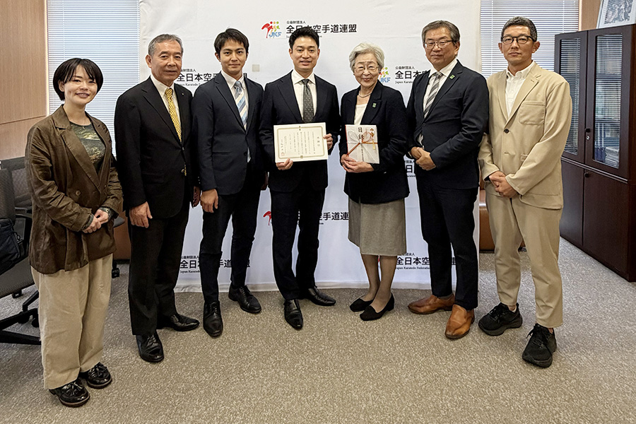 あなたが現在見ているのは 全日本空手道連盟、ポリオワクチン約1万6千本相当を寄付