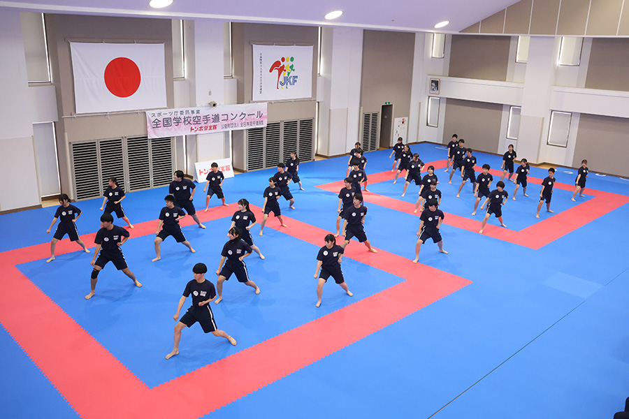 あなたが現在見ているのは 第3回全国学校空手道コンクールを開催